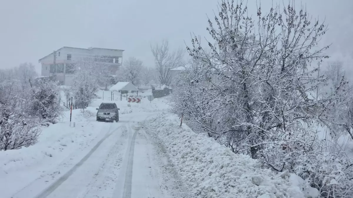 Adıyaman\'da Yoğun Kar Ulaşımı Aksattı