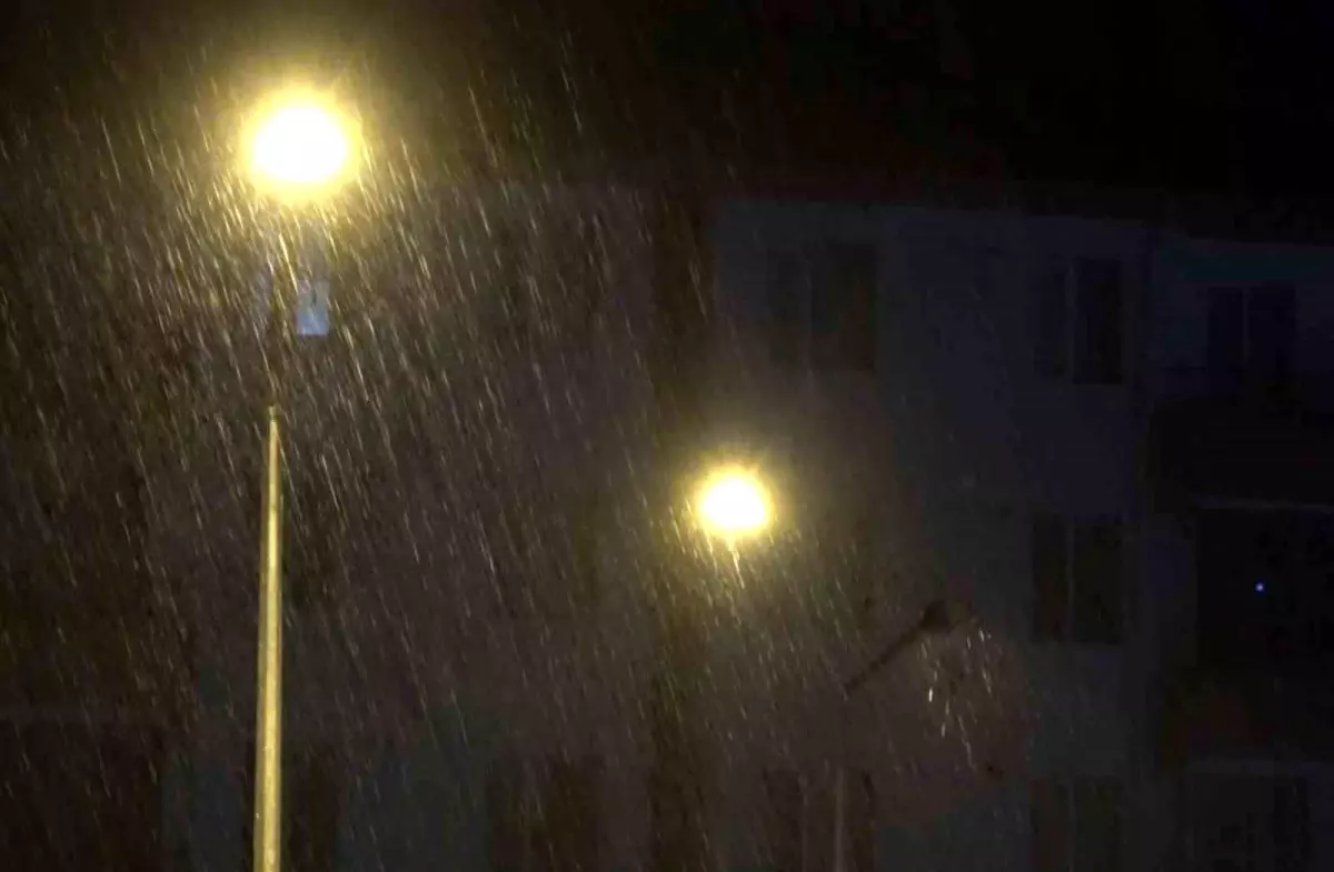 Aksaray\'da Fırtına Sonrası Şiddetli Yağmur