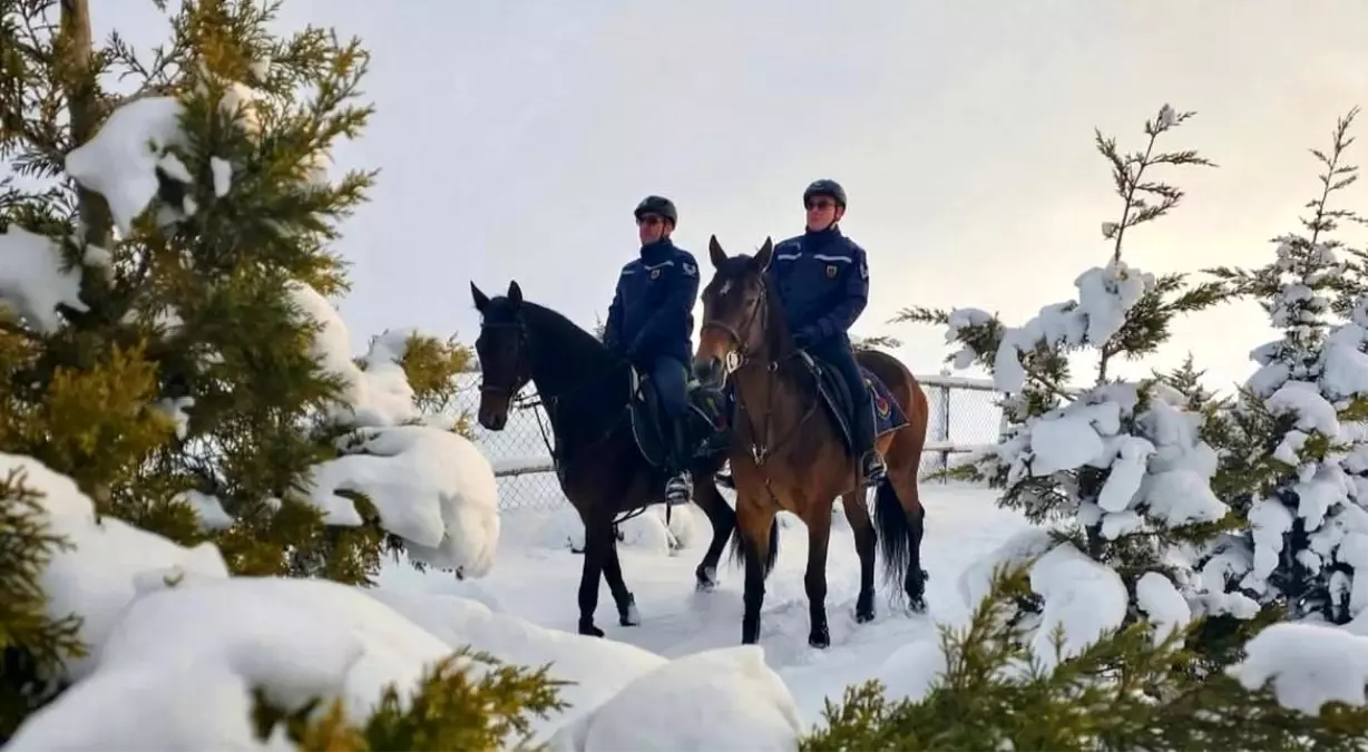 Atlı Jandarmadan Kışta Güvenlik