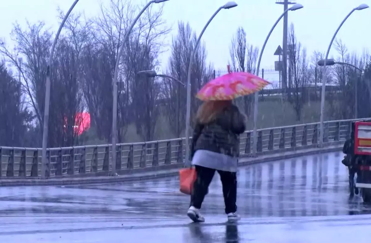 İstanbul\'da Kar Yağışı Başladı