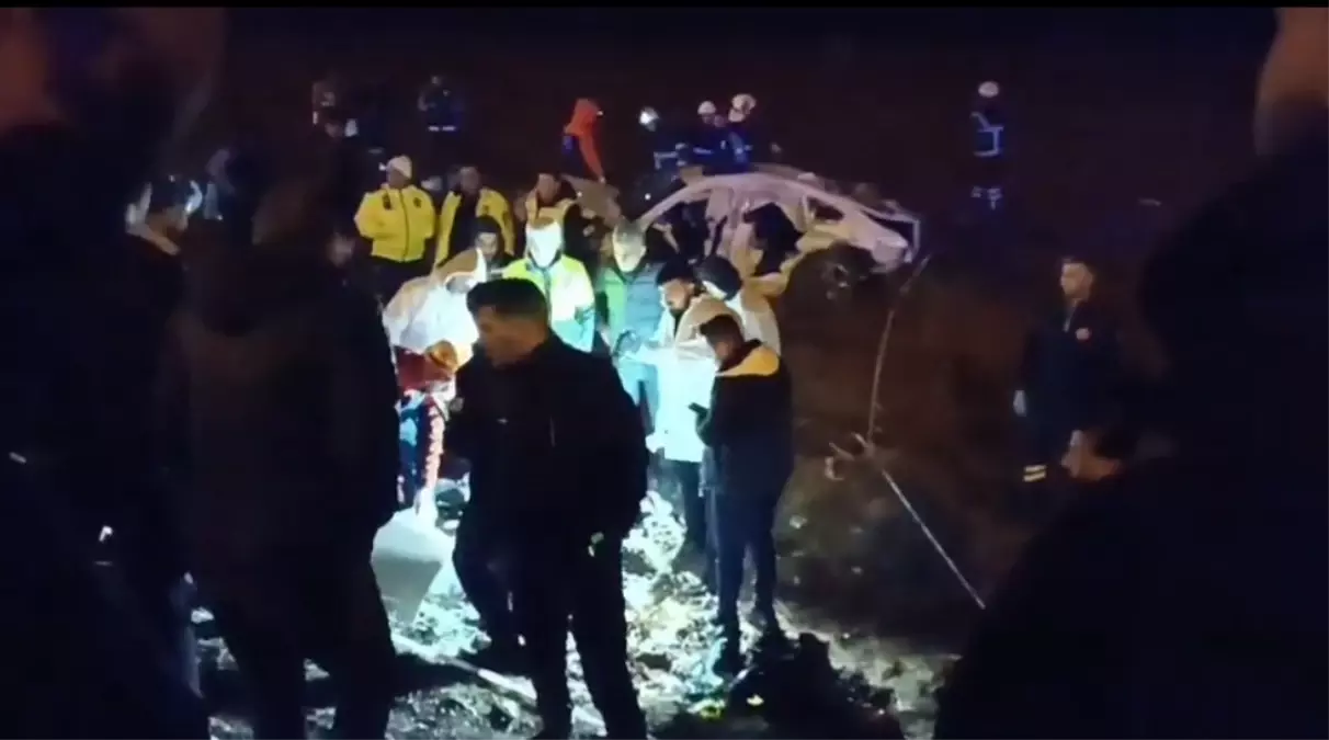 Batman\'da iki otomobil çarpıştı: 3 ölü, 3 yaralı