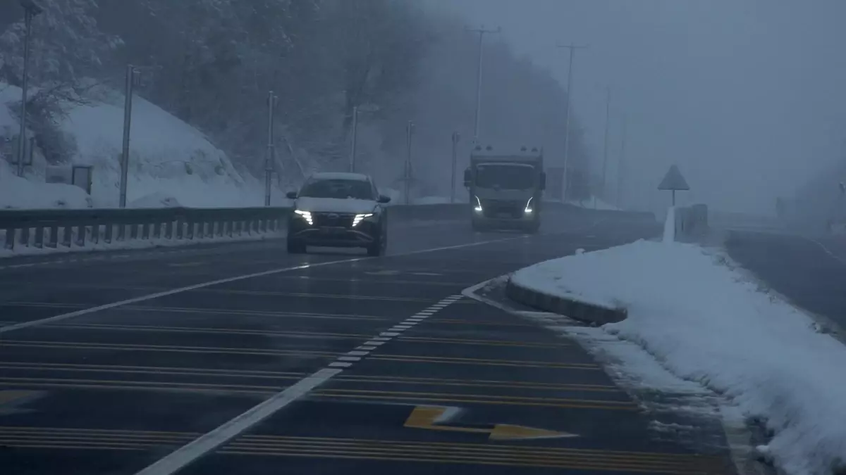 Bolu Dağı\'nda Görüş Mesafesi 30 Meteye Düştü