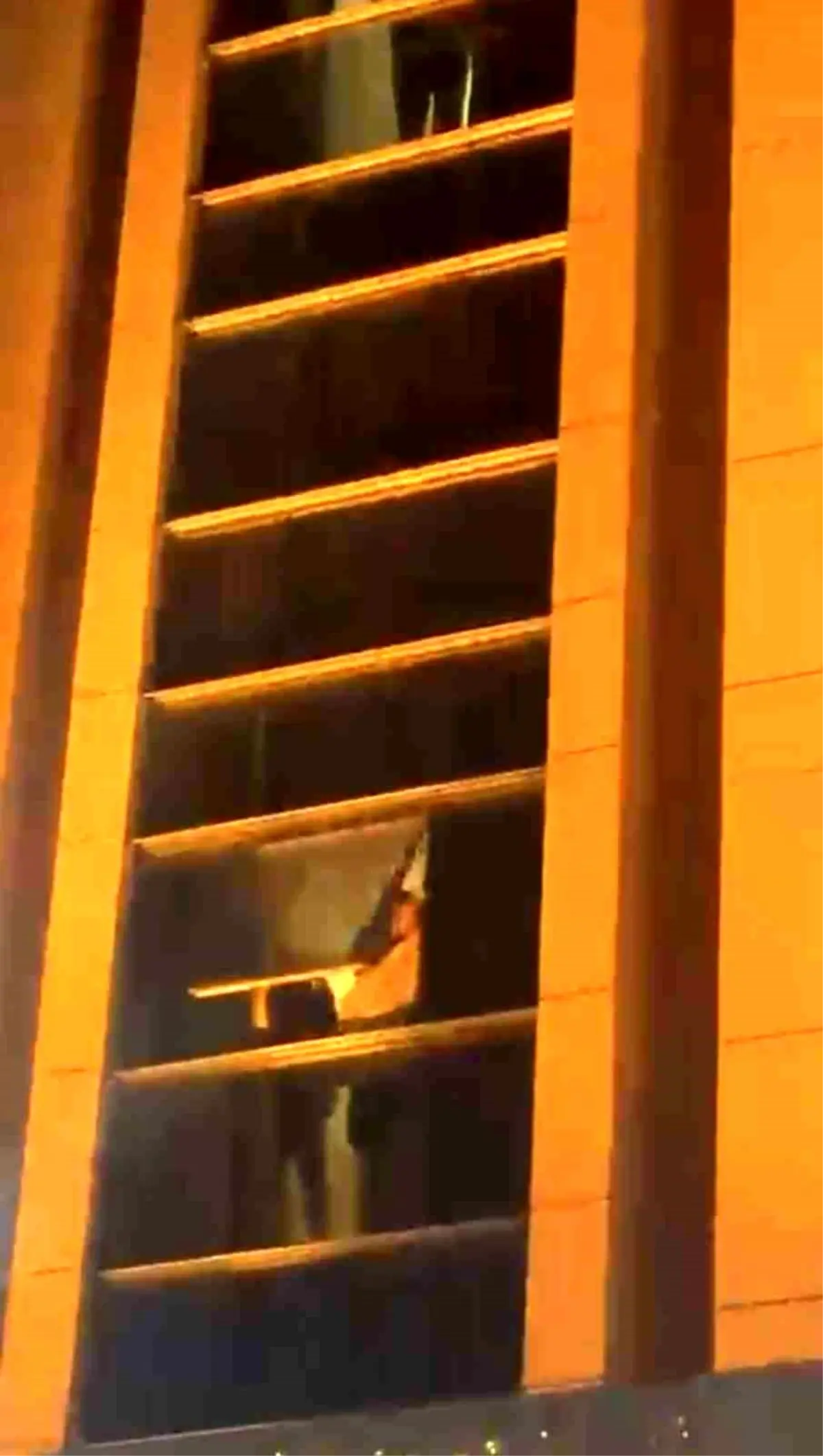 Bursa\'da Otelde Yangın: Vatandaşlar Mahsur Kaldı