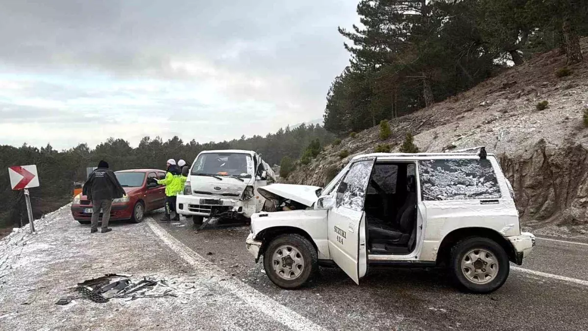 Havran\'da Trafik Kazası: 2 Yaralı