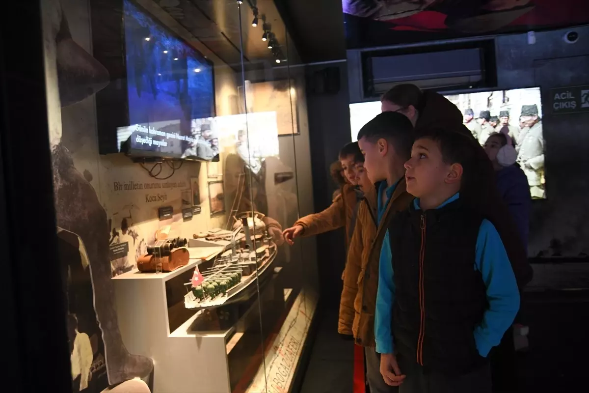 Çanakkale Savaşları Mobil Müzesi Sındırgı\'da