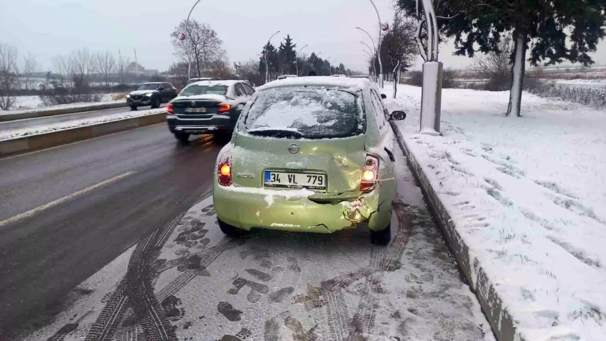 Edirne\'de Zincirleme Kaza: 9 Araç Karıştı