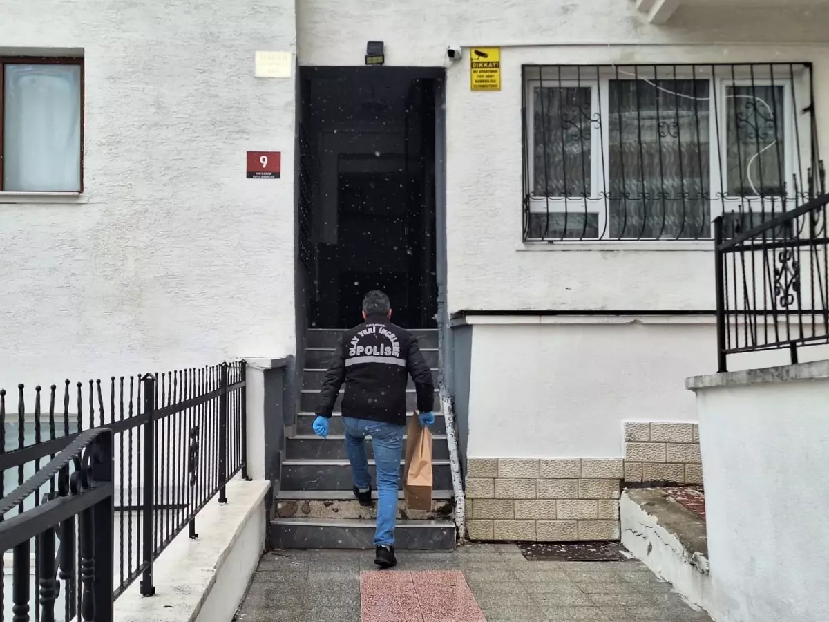 Esra evde öldürüldü! Erkek arkadaşı ve kendi annesi gözaltında