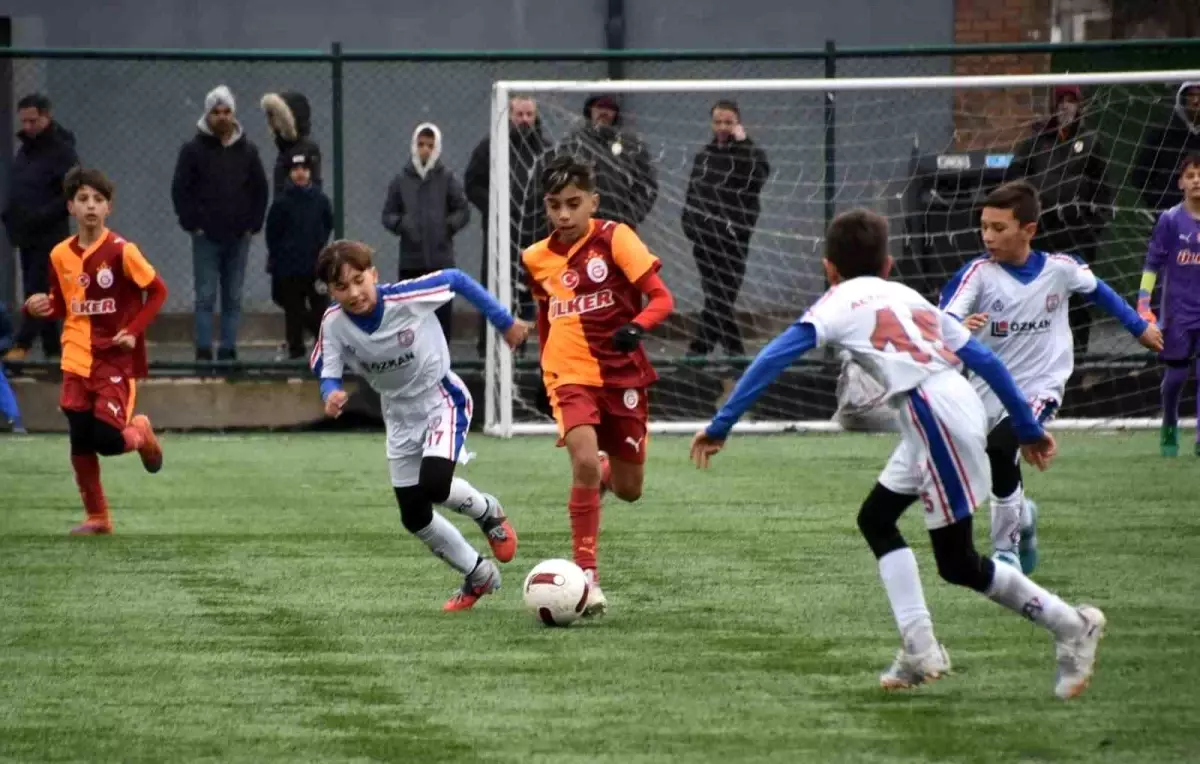 Geleceğin yıldız futbolcu adayları Balıkesir\'de sahne aldı