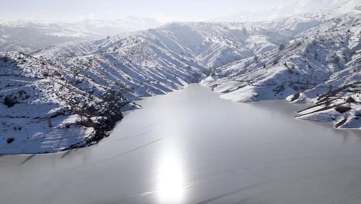 Erzincan\'da Buz Tutmuş Baraj