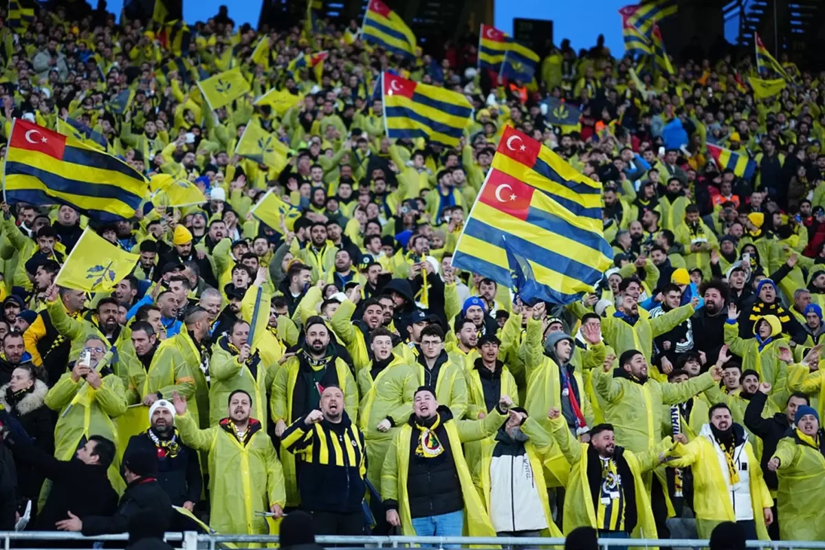 Günlerdir konuşulan yağmurluklar satışta! İşte fiyatı