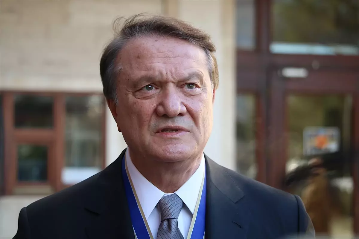 Hasan Arat\'tan Kosova\'ya Onur Nişanı