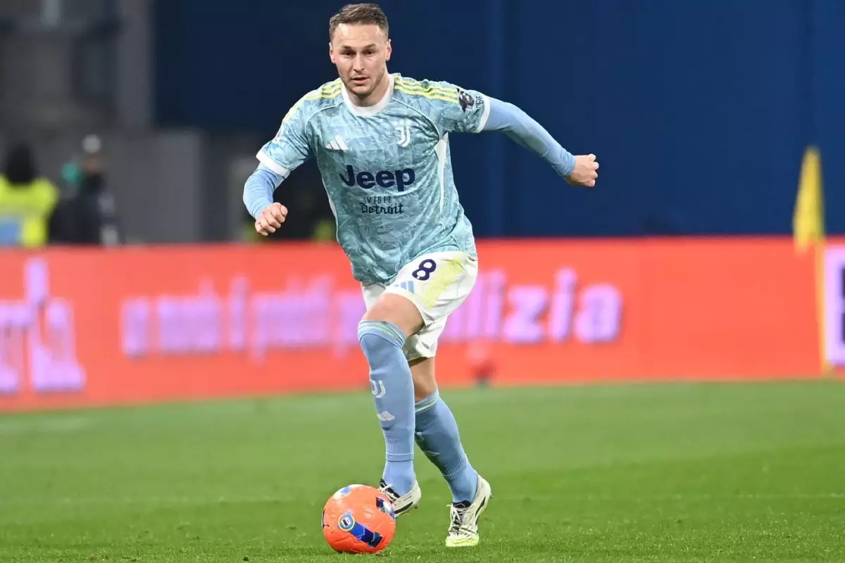 Hollandalı orta saha Galatasaray\'ın teklifini reddetti