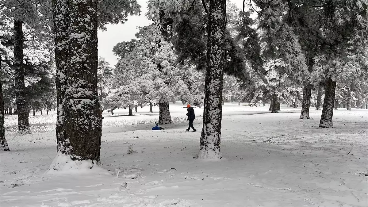 Kazdağları\'nda Kar Yağışı Ulaşımı Zorluyor