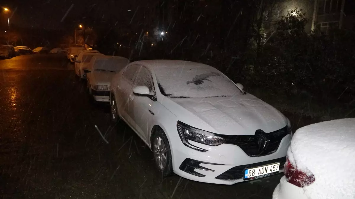 Keşan\'da Kar Yağışı Şehri Beyaza Bürüdü