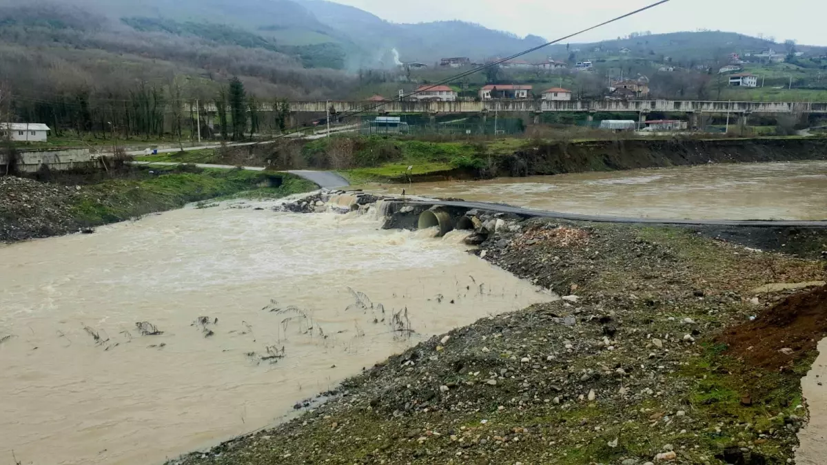Düzce\'de Sağanak Taşkına Neden Oldu