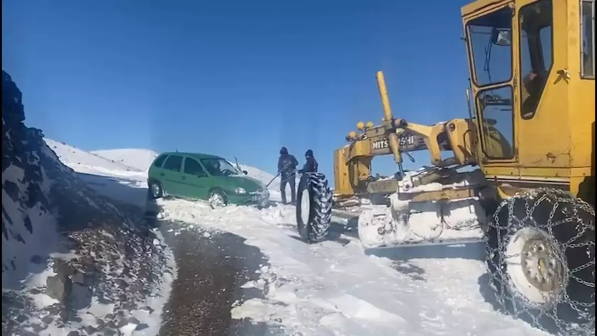 Malatya\'da Kar Yağışı Mahsur Kaldırdı