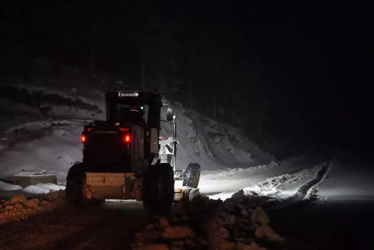 Muğla\'da Kar Yağışı Ulaşımı Aksattı