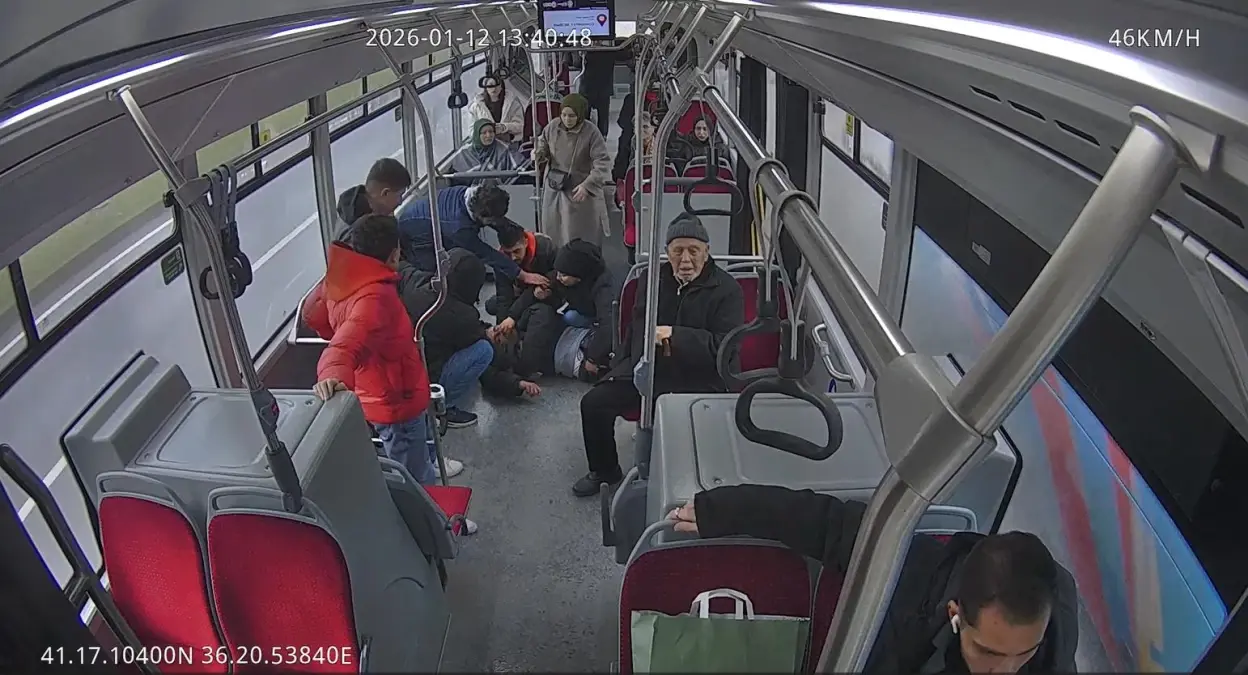 Otobüs şoförü rahatsızlanan yolcuyu hastaneye yetiştirdi