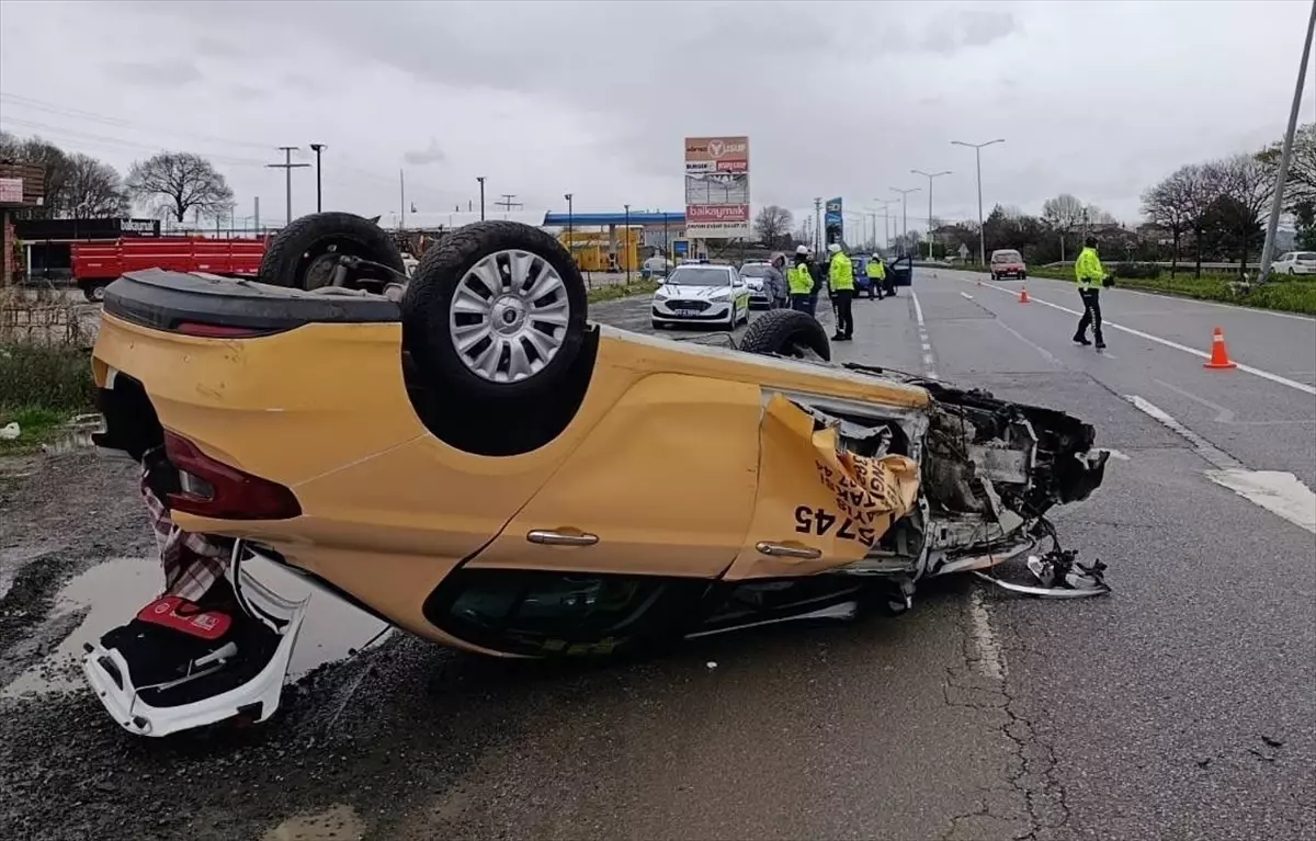 Bafra\'da Otomobil Devrildi: Sürücü Yaralandı