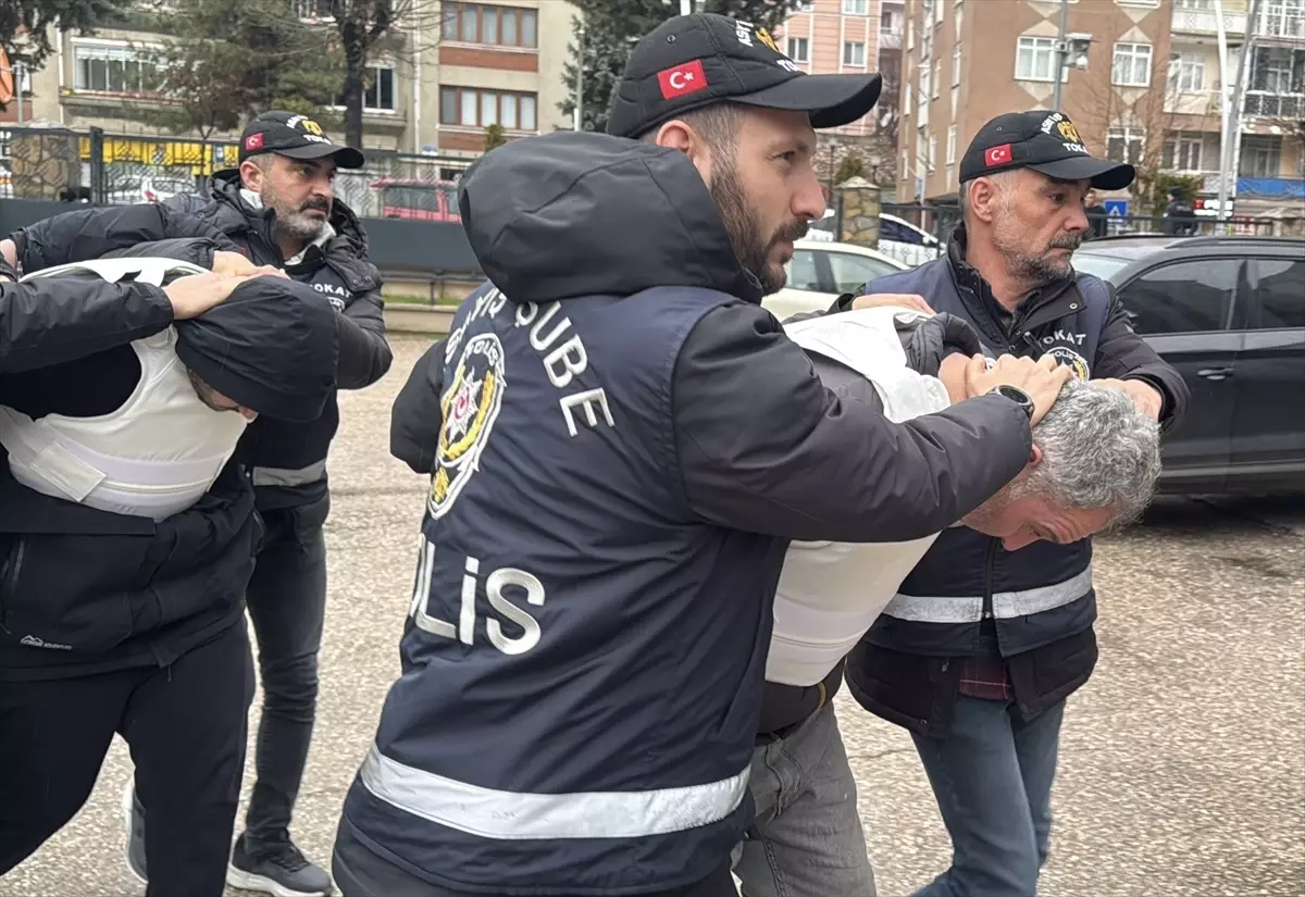 Tokat\'ta babasını baltayla öldüren zanlı adliyeye sevk edildi