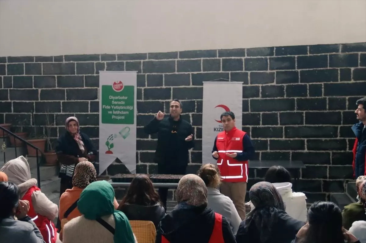 Kızılaya\'dan Kadın ve Gençlere Fide Eğitimi