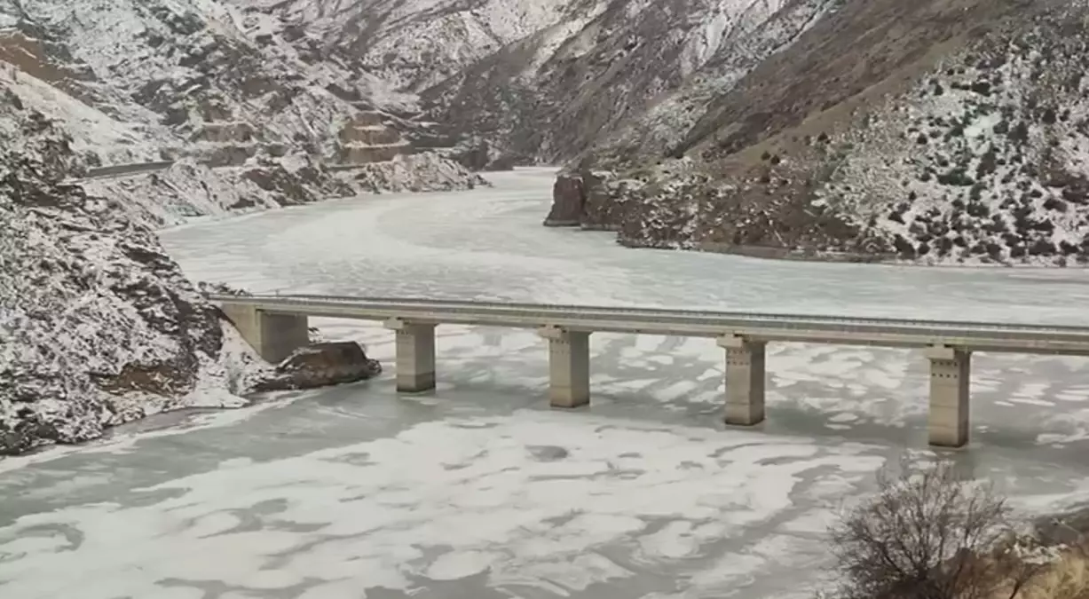 Çoruh Nehri Buzla Kaplandı