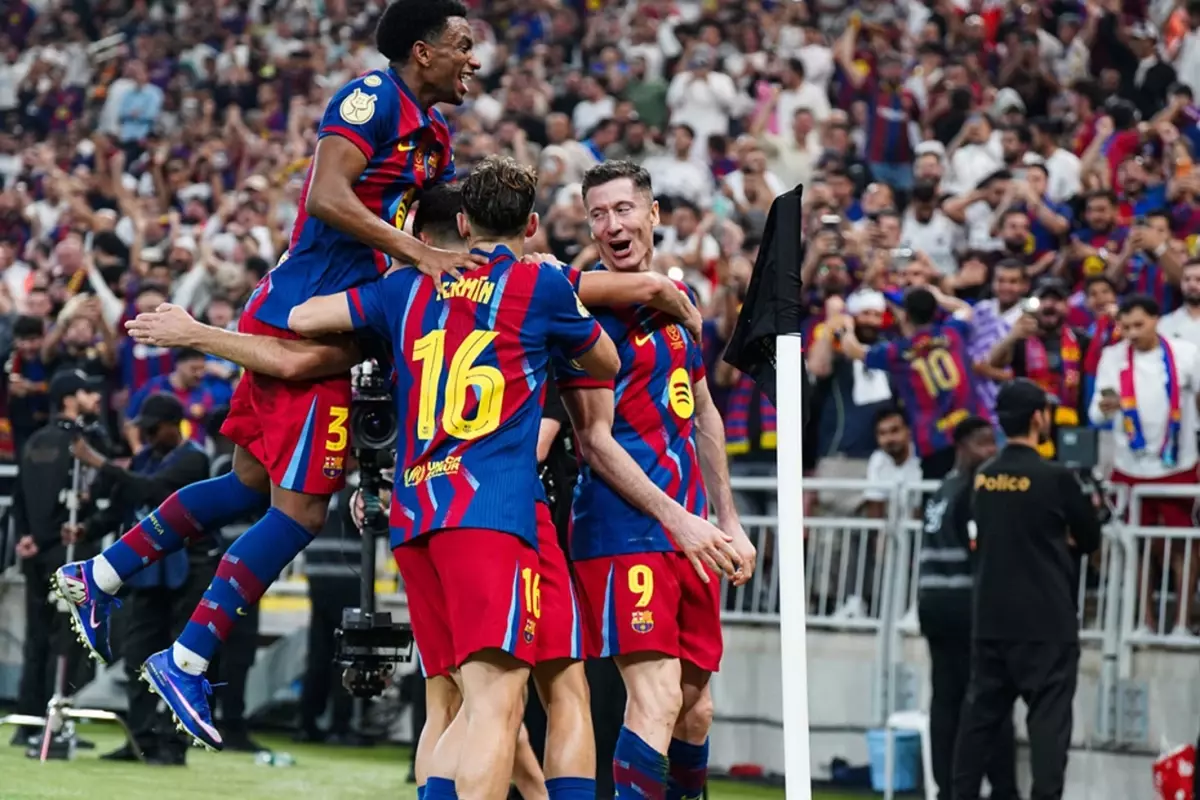 Uzatmalarda tam 3 gol! El Clasico\'yu kazanan Barcelona Süper Kupa\'nın sahibi