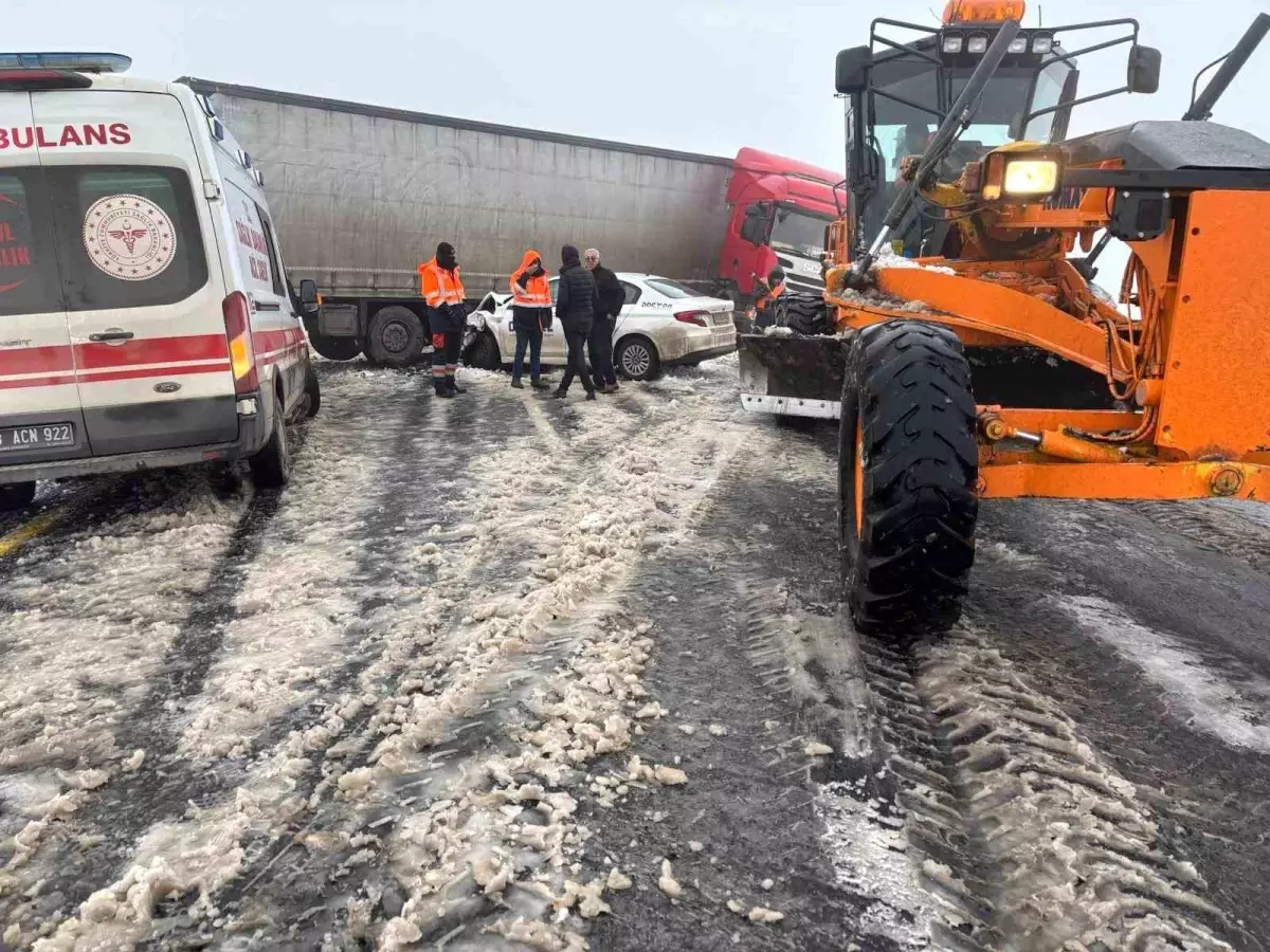 Şanlıurfa\'da Zincirleme Trafik Kazası: 4 Yaralı