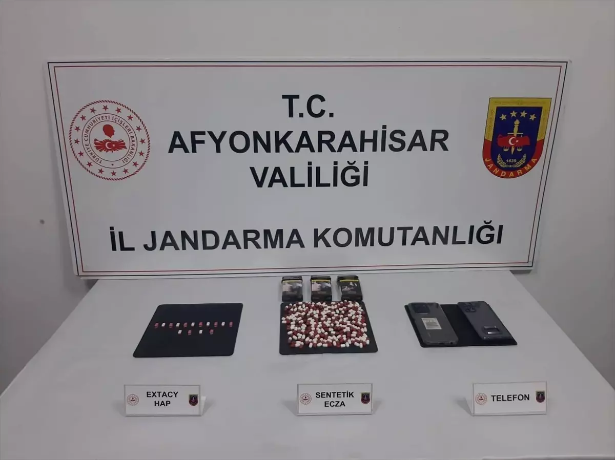Afyonkarahisar\'da Uyuşturucu Operasyonu: 2 Zanlı Tutuklandı