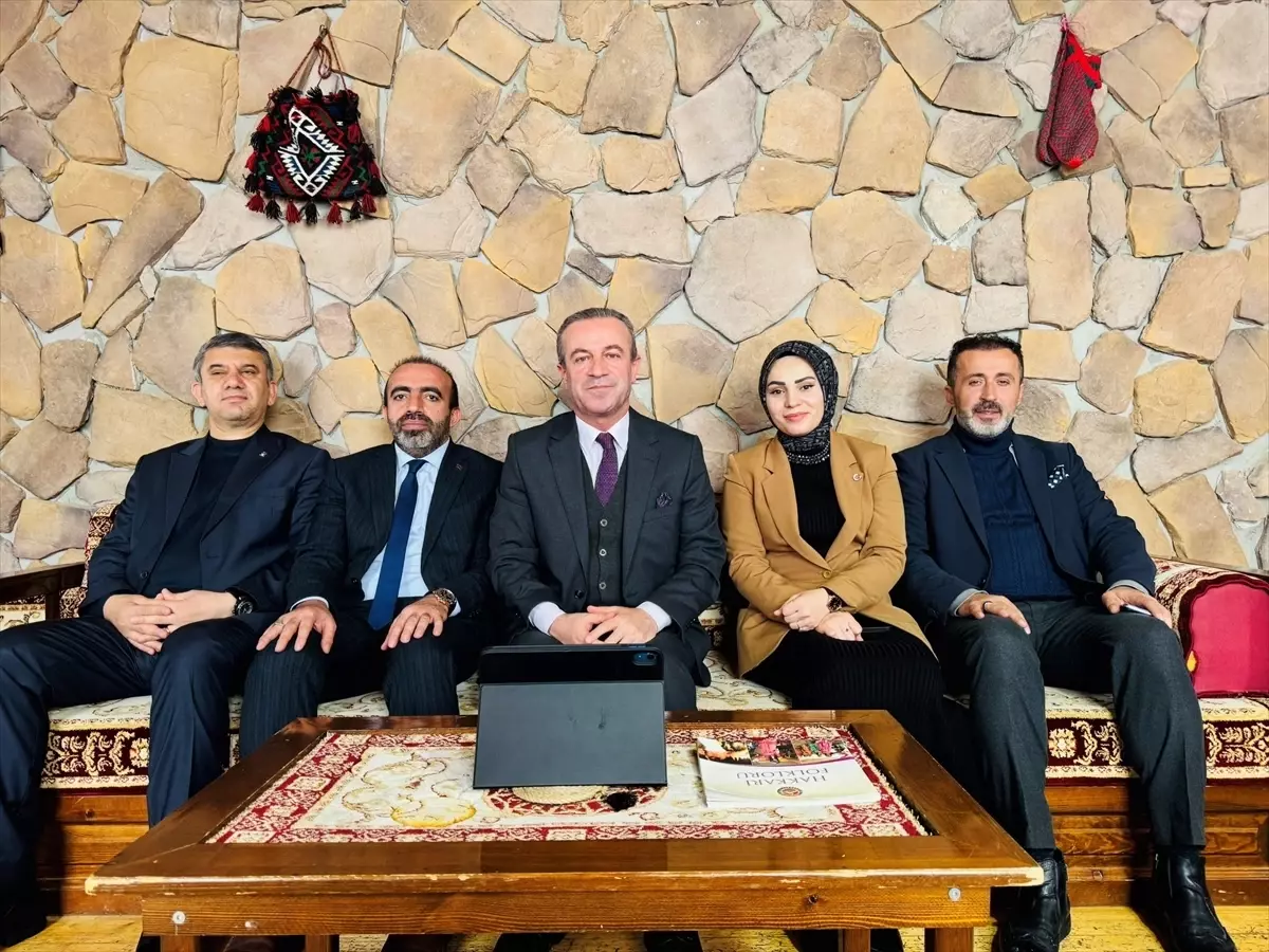 Kaya\'dan Gazetecilere Kutlama