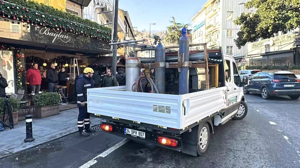 Baylan Pastanesi\'nin kaçak kısımları yıkılıyor