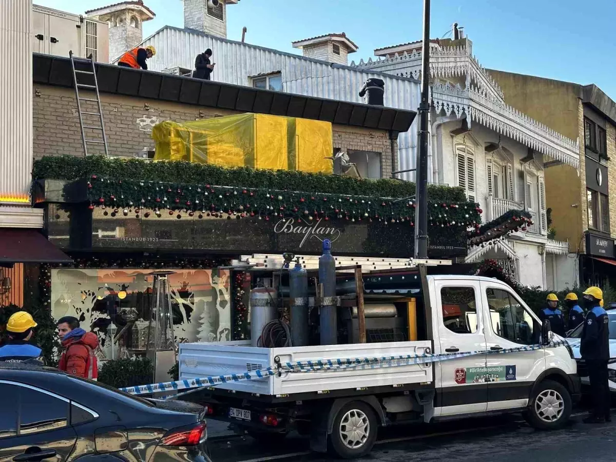 Bebek\'teki Baylan Pastanesi\'nin kaçak eklentisi yıkıldı