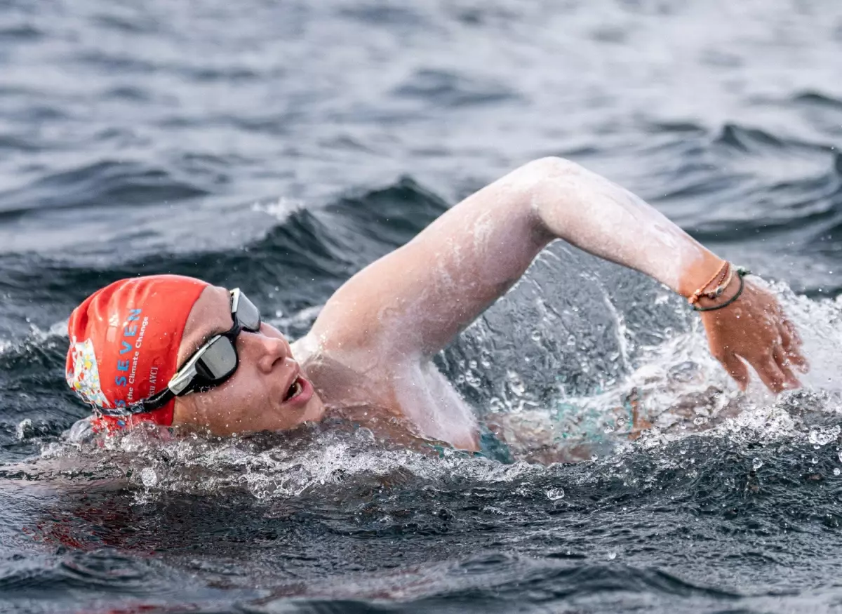 Bengisu Avcı\'dan İklim İçin Buz Yüzme