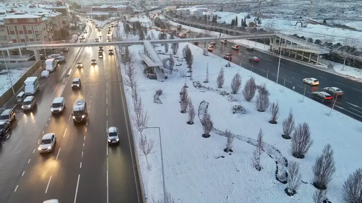 İstanbul\'da Kar Yağışı Manzarası
