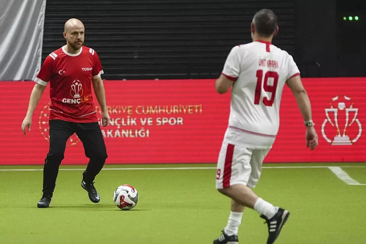 Bilal Erdoğan, eski milli futbolculara takıldı: Bizim takım... 