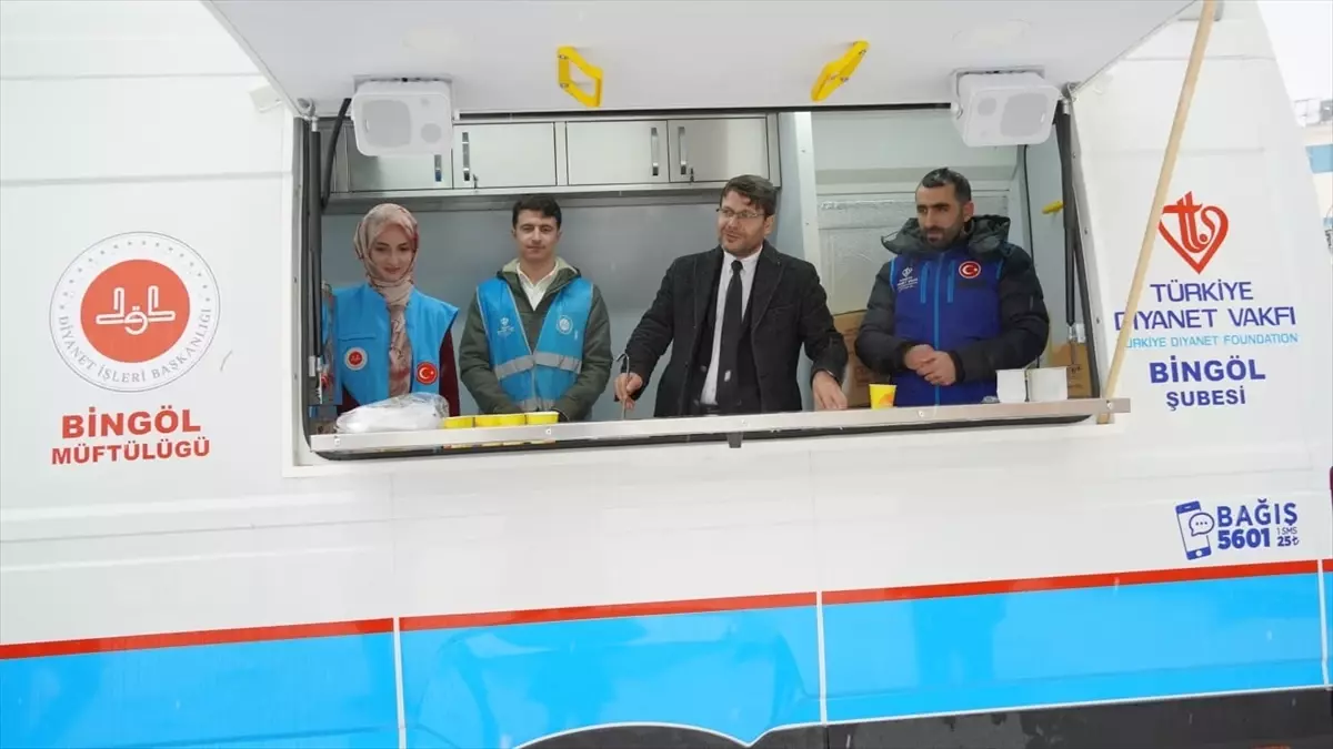 Bingöl\'de Öğrencilere Mobil Çorba İkramı