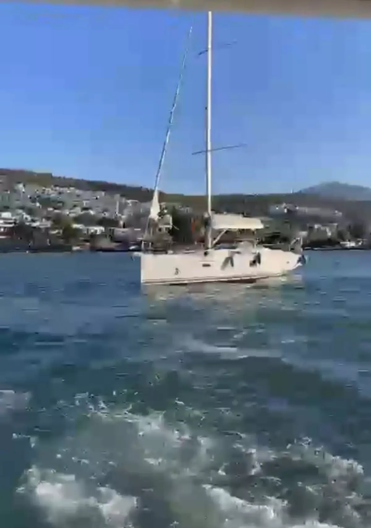 Bodrum\'da Fırtına: Yelkenli Tekne Karaya Oturdu