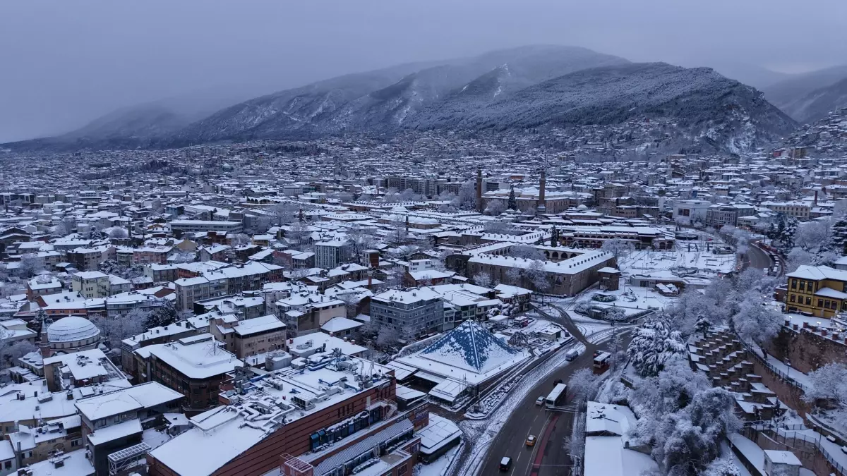 Bursa Karla Kaplandı