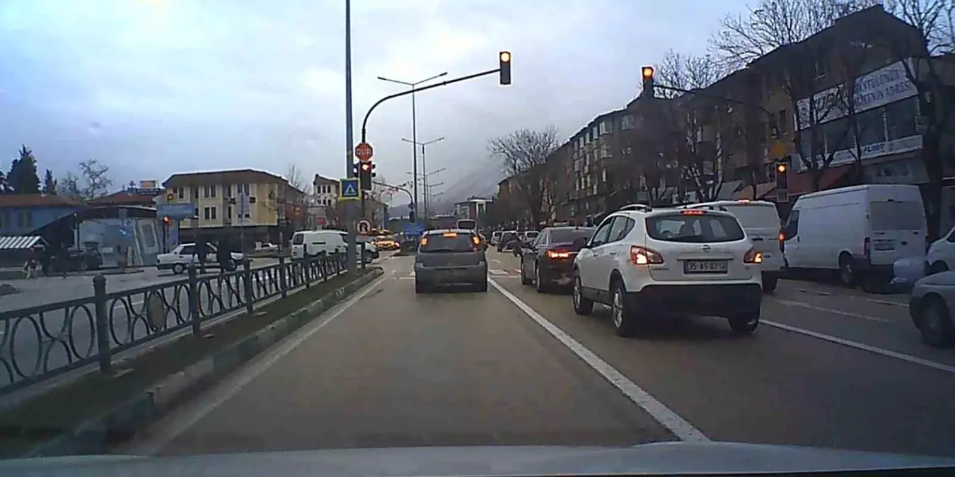Bursa\'da Trafik Işığında Tehlikeli İhlal