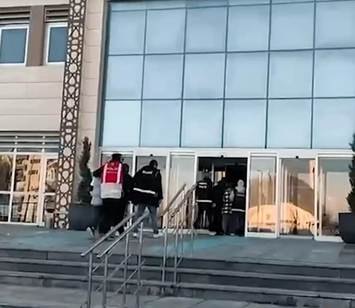 Çanakkale\'de Uyuşturucu ve Tefecilik Operasyonu