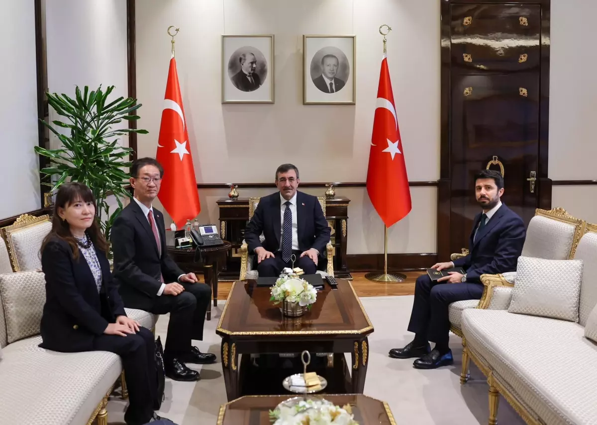 Yılmaz, Moğol ve Japon Büyükelçileri ile Görüştü