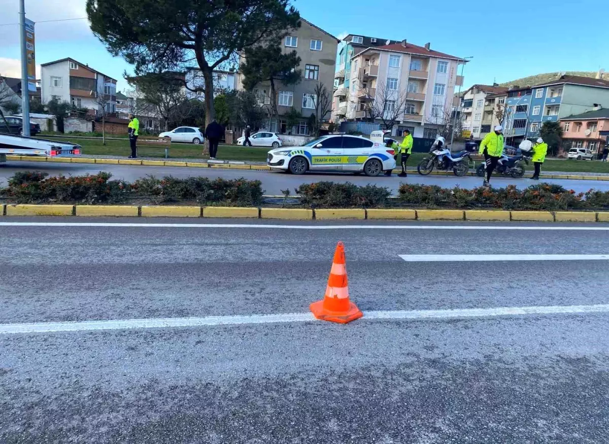 Kocaeli\'de Motosikletli Sürücü Polise Çarptı