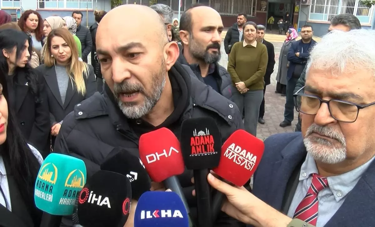 Çocuğunun eski öğretmenini darp edip, tabancayla ateş etti; o anlar kamerada