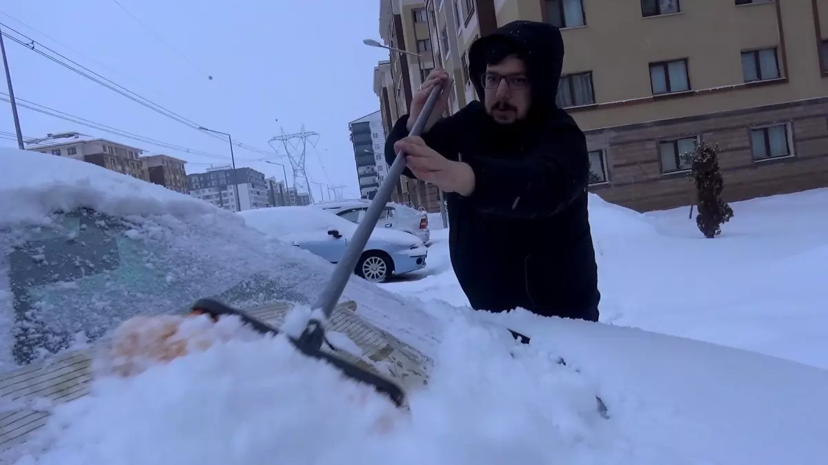 Erzurum\'da Kar Yağışı Eğitimi ve Ulaşımı Etkiledi