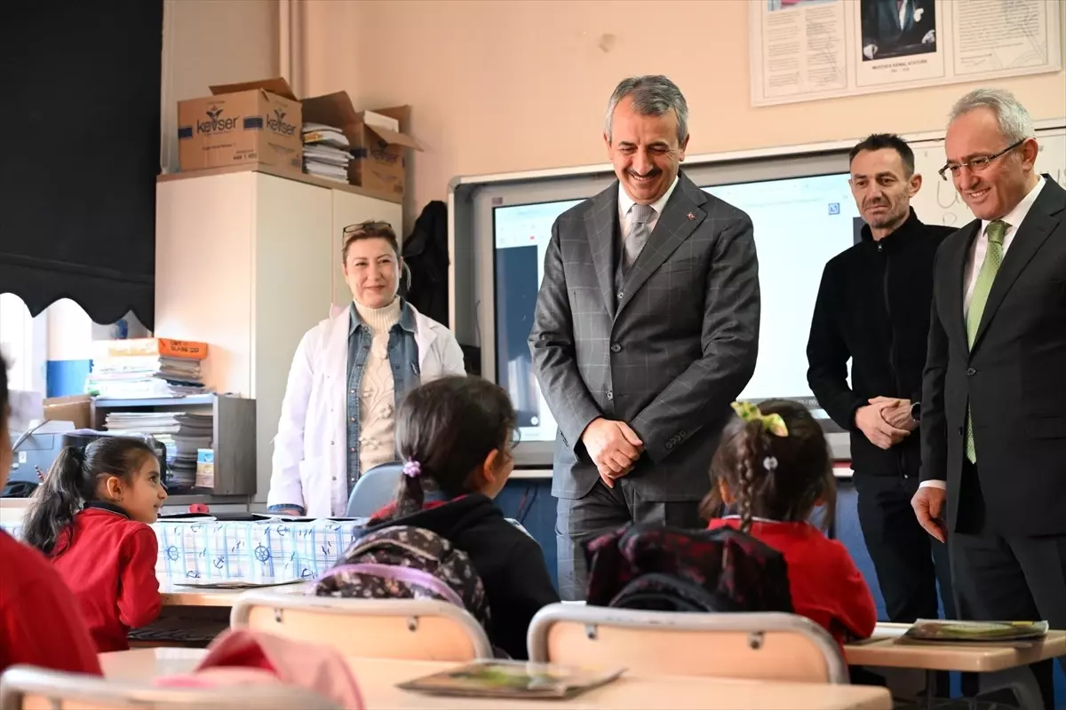 Edirne Valisi Sezer, Tayakadın Şehit Cem Havale İlkokulunu ziyaret etti