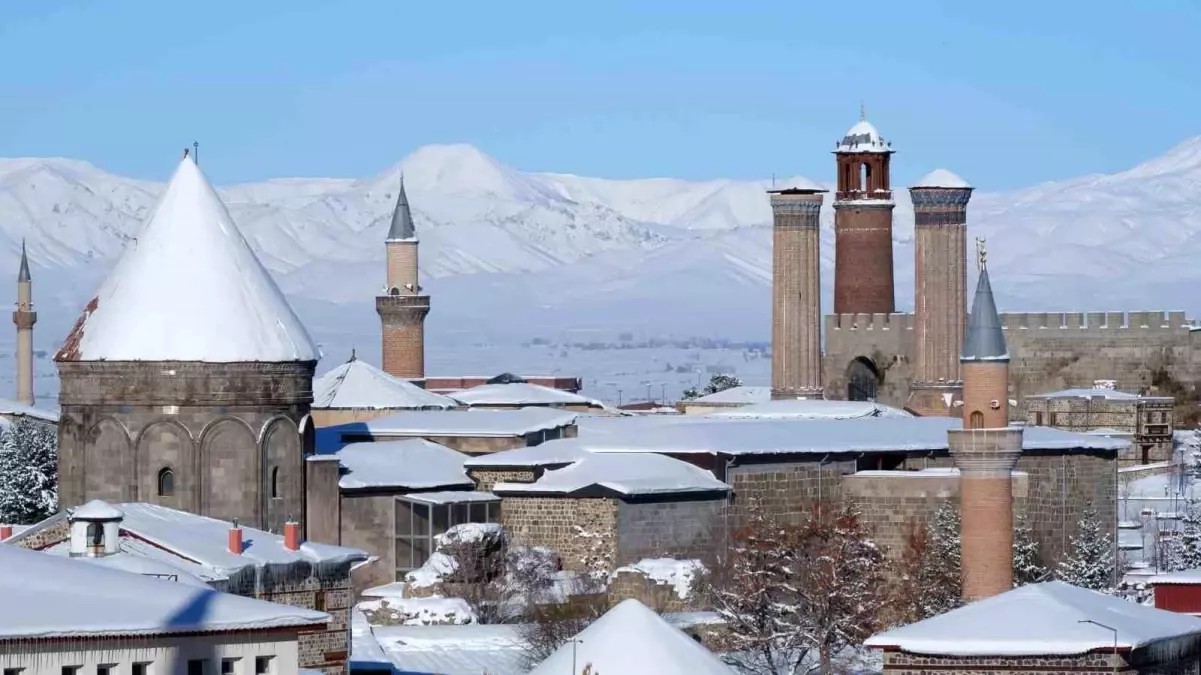 Erzurum\'da Okullara Kar Tatili