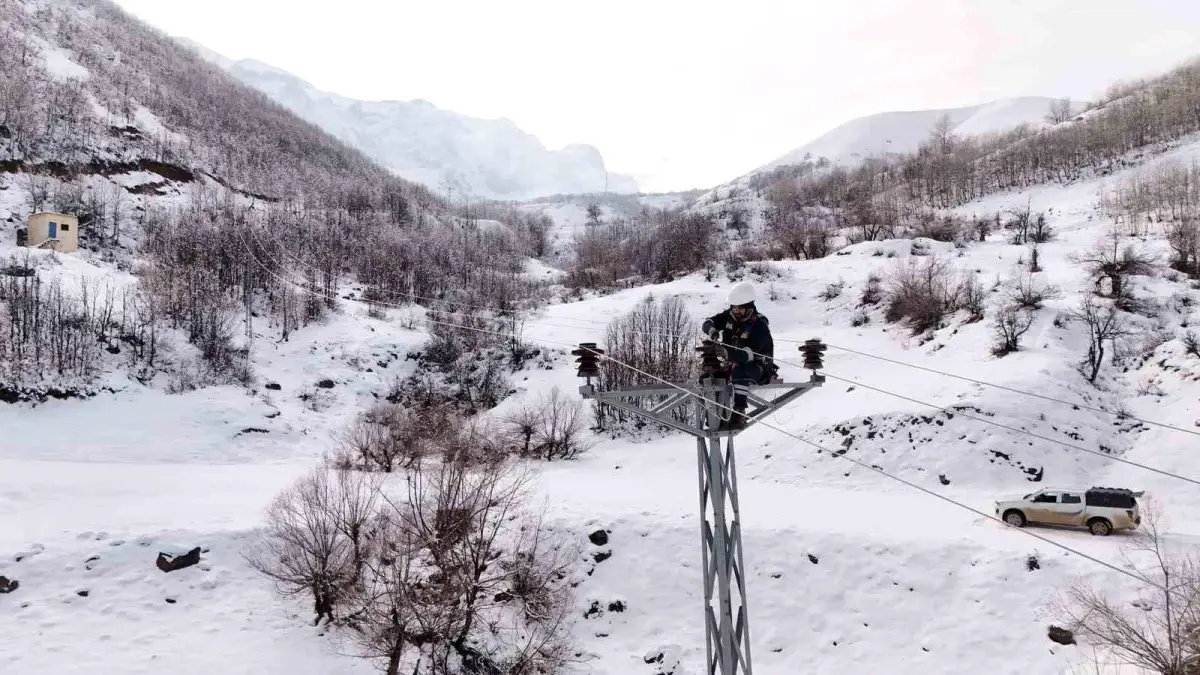 Tunceli\'de Karla Mücadele: Fırat EDAŞ Sahada