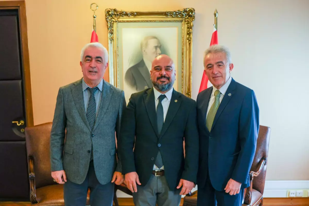 Bahçeli\'den Foto Muhabirlerine Destek