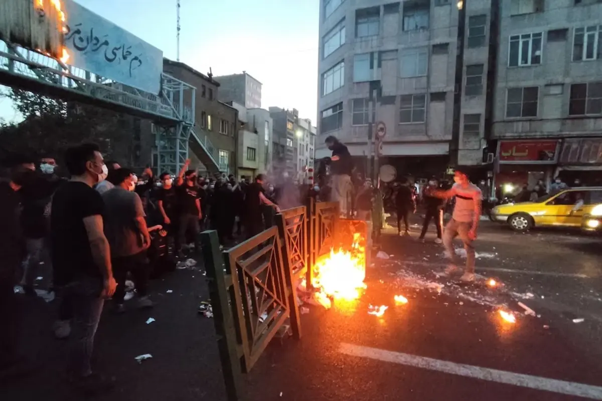 Fransa, Tahran\'daki diplomatik personelini azaltıyor: Güvenlik kaygıları öne çıktı