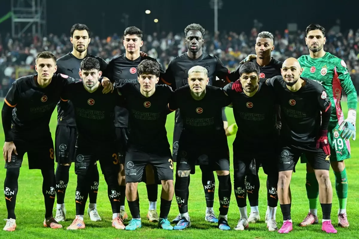 Galatasaray\'a kötü haber! Genç yıldız maçın başında sakatlandı